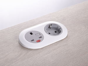 1 x UK 1 x Schuko 1 x UK 1 x Schuko